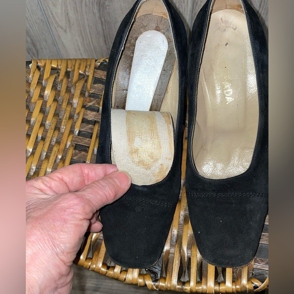 Prada Women's Black Suede Pumps Vintage Leather Soles Sz 35 - Picture 10 of 14